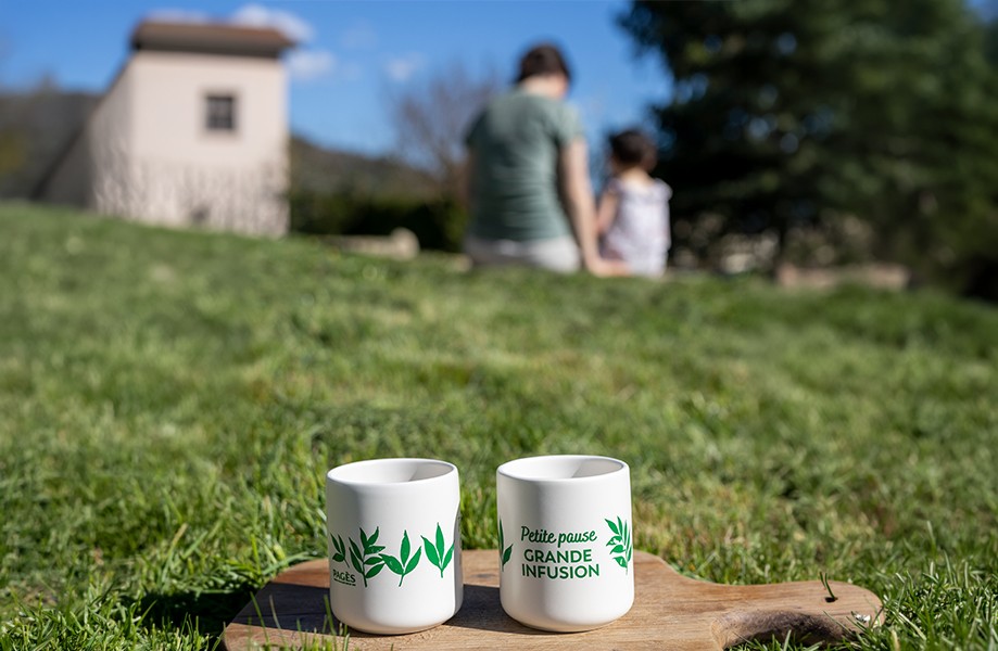 À l'occasion de la fête des Mères |1 lot de 2 mugs céramique offert dès 40€ d'achat avec le code FDM26